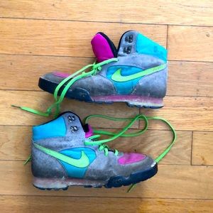 ‘90s Nike hiking boots women’s